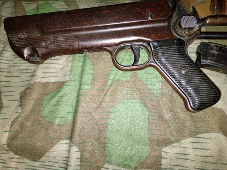 Hola, pongo a la venta un MP40 Inutilizacion Nominal Certificado de la Guardia Civil a mi nombre 
con 12