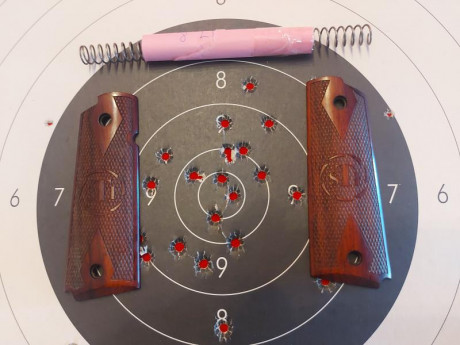 Buenas tardes, 
Vendo cachas para STI target master de madera de cocobolo en perfecto estado y muelle 01