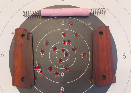 Buenas tardes, 
Vendo cachas para STI target master de madera de cocobolo en perfecto estado y muelle 00