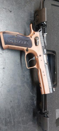Vendo por cambiar de pistola mi Tanfoglio Stock III EXTREME. Segundo dueño. Revisada,afinada y recambios 02