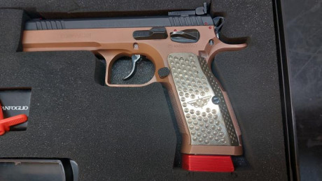 Vendo por cambiar de pistola mi Tanfoglio Stock III EXTREME. Segundo dueño. Revisada,afinada y recambios 20
