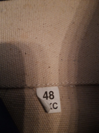 Vendo chaqueta de tiro para arma larga. Marca  Classic Sport .
 Talla 48. 

 Precio : 105 euros, con envío 10