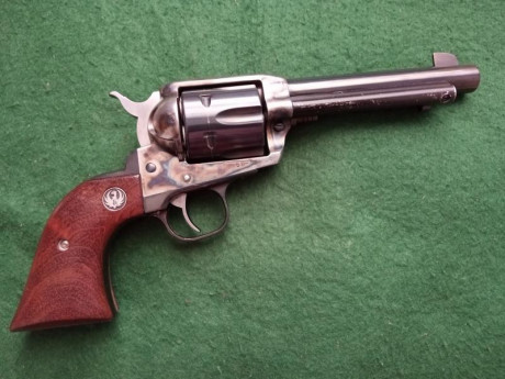 Hola compañeros ,vendo mi revólver Ruger Vaquero calibre 45 LC. GUIADO EN F. se puede ver y probar en 91