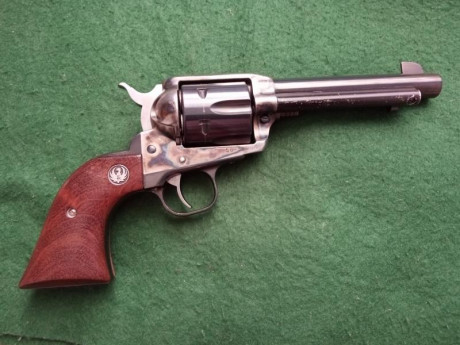 Hola compañeros ,vendo mi revólver Ruger Vaquero calibre 45 LC. GUIADO EN F. Solo venta en Madrid o alrededores, 90