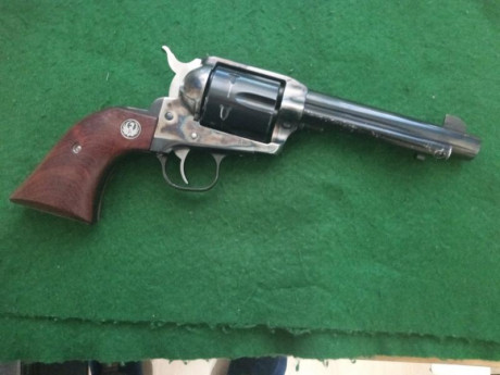 Hola compañeros ,vendo mi revólver Ruger Vaquero calibre 45 LC. GUIADO EN F. Solo venta en Madrid o alrededores, 101