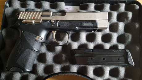   Hola compañeros, pongo en venta una "exclusiva" y poco vista Pistola ZVS P-21 Exclusive, calibre 01