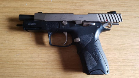   Hola compañeros, pongo en venta una "exclusiva" y poco vista Pistola ZVS P-21 Exclusive, calibre 11