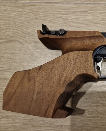 Vendo cacha PARDINI sp22 para zurdo. Talla m y en un estado inmejorable(pasa por nueva). Su precio es 01