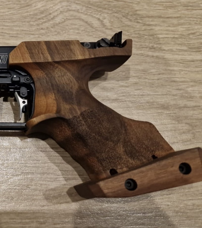 Vendo cacha PARDINI sp22 para zurdo. Talla m y en un estado inmejorable(pasa por nueva). Su precio es 00