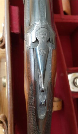 Magnífica escopeta superpuesta de colección, marca Browning, modelo B25. Maderas de lujo, culata inglesa, 00