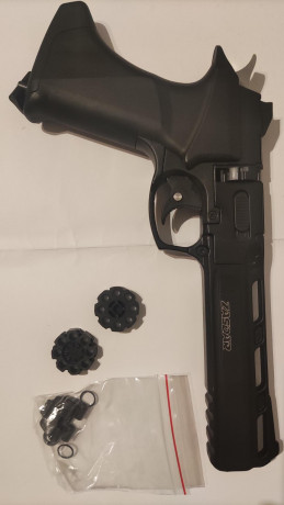 Buenas,

Vendo Pistola CO2 Artemis CP400 calibre 4,5 con tres cargadores de 8 tiros cada uno. La botella 01