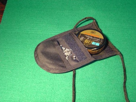 Navegando he visto un invento mu chulo de la casa Crossman para llevar los balines siempre encima:
 http://www.crosman.com/img/products/full/pouch(lg).jpg 150