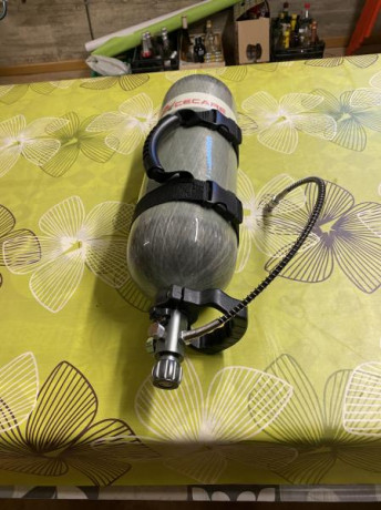 Vendo botella de fibra de carbono de 6'8L 300bar, como nueva.
Incluyo grifo con estacion de carga y latiguillo 00