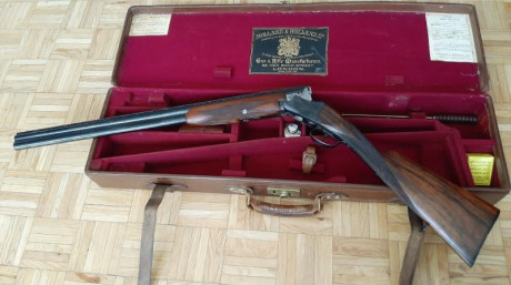Magnífica escopeta superpuesta de colección, marca Browning, modelo B25. Maderas de lujo, culata inglesa, 00