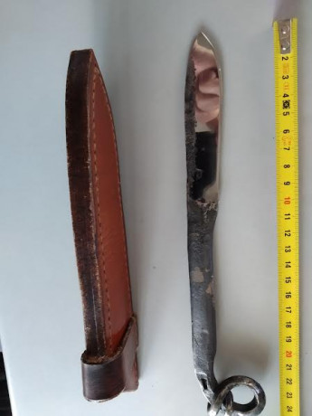 Vendo cuchillo único de forja JMG hecho a partir de una llave fija, sin estrenar y muy afilado, con funda 00