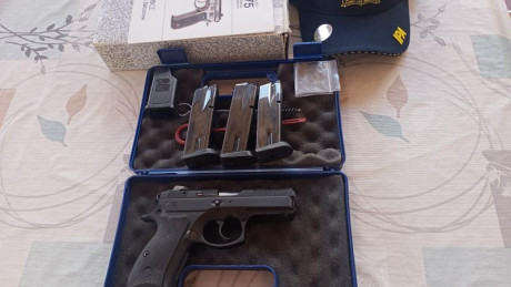 -- VENDIDA --
CZ 75 D Compact 9mm pb
Comprada Nueva en Armeria,Unico Propietario, 3 cargadores.
Apenas 10