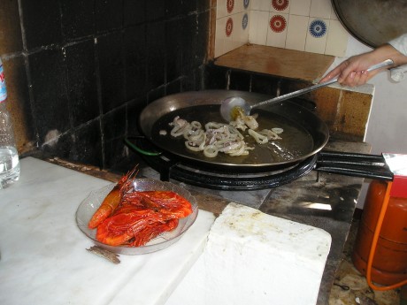 Queridos amigos: ante las expectación :8 causada por el desayuno que me he pegado esta mañana, el cual 131
