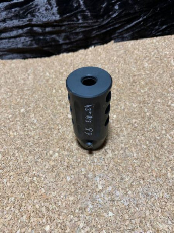 Un amigo que no tiene cuenta en armas.es vende este freno. El interesado que me escriba por privado y 01