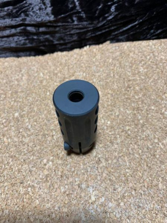 Un amigo que no tiene cuenta en armas.es vende este freno. El interesado que me escriba por privado y 00