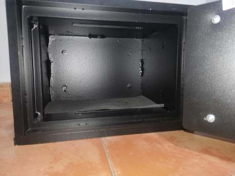 Vendo armero infact sc300, grado 3, con la ultima homologación exigida, con capacidadpara 3 armas cortas.
Precio 01