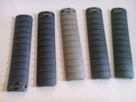 En venta: 2 culatas para Chiappa M-4 four, precio: 20 € c/u. 
7 bases de aluminio Picatinny 3 largos diferentes, 21