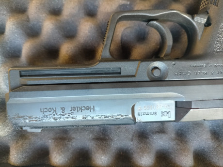Un amigo me pide que le anuncie esta HK USP del calibre 9 pb.

El arma esta en perfecto estado y funciona 11