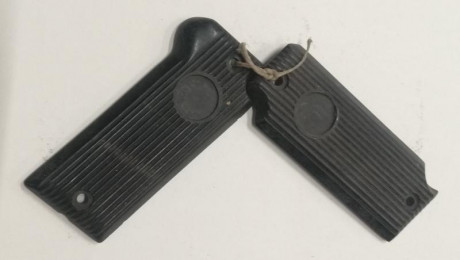 Cachas originales para la pistola Astra 400 modelo fabricado por la República Española. Es el modelo sin 01
