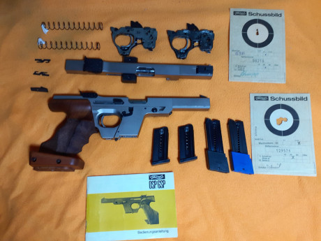 Lleva dos cargadores en cada calibre, tiene mucha precisión en ambos calibres estado inmejorable, modeló 02