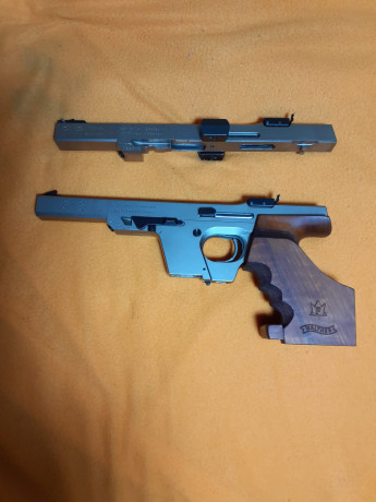 Lleva dos cargadores en cada calibre, tiene mucha precisión en ambos calibres estado inmejorable, modeló 01