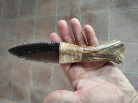 Hoja de obsidiana con mango de asta de ciervo. Recreación extraordinaria de un cuchillo prehistórico que 00