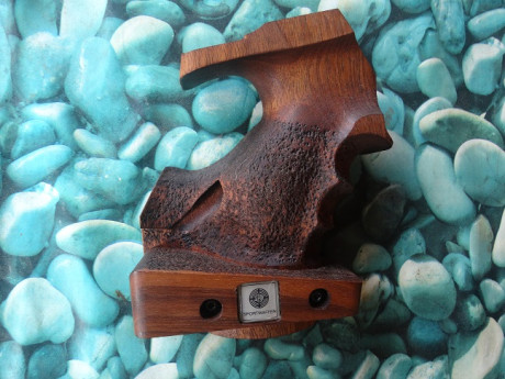 Vendo cacha Steyr para LP10E o LP50E talla S, esta sin uso dado que la cambie por una Rink.
Precio 70€ 02