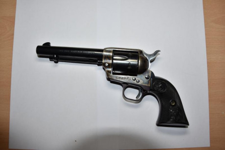 Vendo revolver COLT Single Action Army 357 Magnun Hartford CT USA 
Numero SA20580
Preio :490 Euros
Origen 00