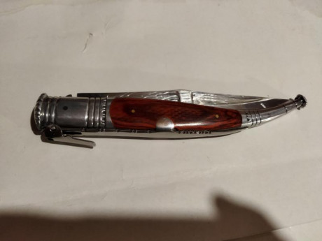 Navaja antigua en buenas condiciones
Lleva 7 muelles
Precio 100€ 12