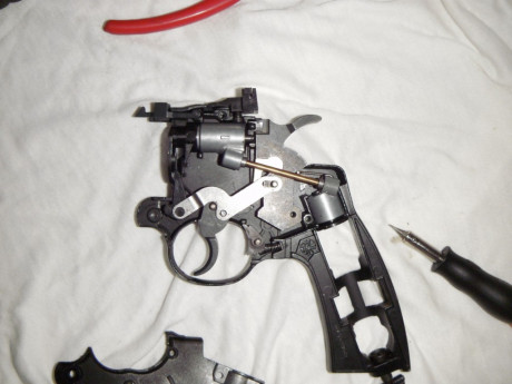 Hola, necesito información sobre armerias que pudieran tener piezas del revolver de  CO2 marca Crosman 90
