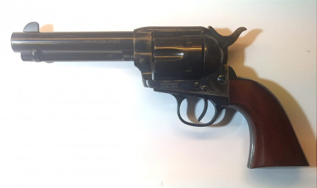 Vendo Uberti 45 Col con 18 disparos en libro de coleccionista con papeles 430e con envío a Península
El 01