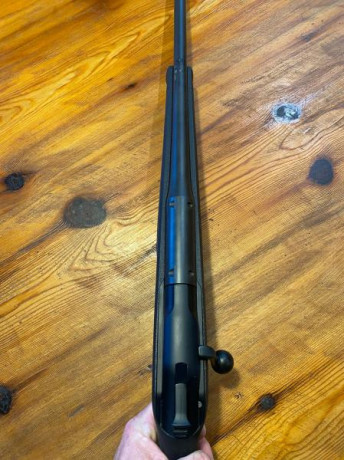 Buenas tardes. Un amigo mío me ha dicho que si puedo ponerle éste rifle en venta. Es un blaser R8 calibre 30