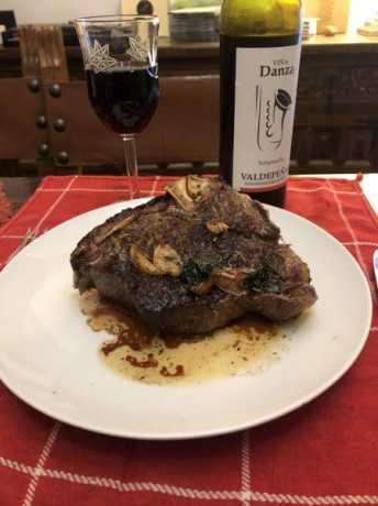 Hoy para comer acelgas hervidas y chuletón de vaca gallega vieja con seis semanas de maduración en cámara 52