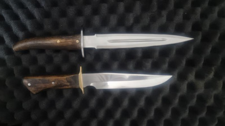 Se vende pareja de cuchillos de acero 440C por 65€ cada uno. Si se compran los dos a la vez, 120€. Se 00