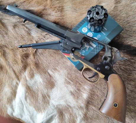 Hola, vendo Remington Navy Cal. .36, 7,5" Uberti, solo entrega en tu IA o la mía en Madrid, no envío.

Excelente 10