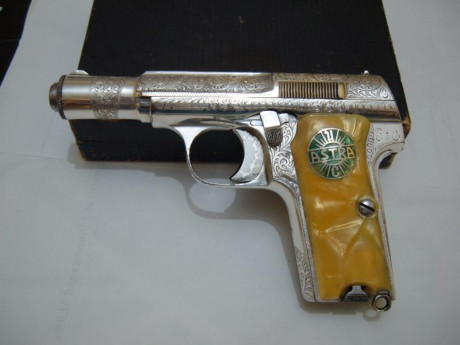 Vendo Astra 300, burilada en plata, inscrita en Libro de Coleccionista, y con certificado de acreditación 01