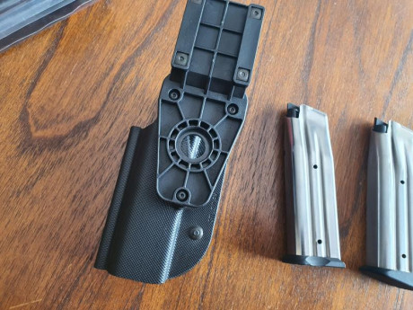 En venta 2 cargadores y funda STI, SVI, SPS
130 euros por todo con gastos de envío incluidos
No puedo 12