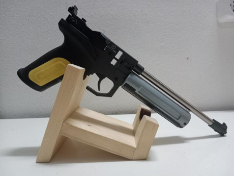 Pistola CO2 TWINMASTER ACTION.

Con su estuche original, en perfectas condiciones, cargadores de 3 x 8 01
