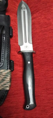 Cuchillo j&v Ezapac.  No se a utilizado nunca. Cachas micarta negras pulidas con separadores rojos 02