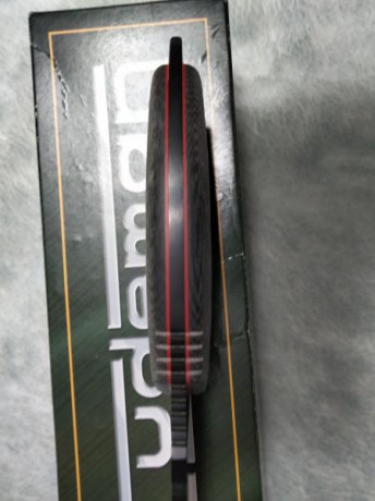 Vendo cuchillo cudeman Boina verde , nuevo con funda kidex y caja . No se a utilizado nunca. Se encuentra 00