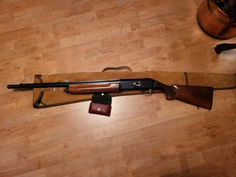 Vendo repetidora Gamba cal.12 ,con polichoques en muy buen estado 300 euros,funda cuero incluida. 01