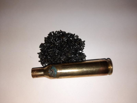 Buena noche compañeros del foro. Tengo desde hace unos 20 años unas cajas de cartuchos calibre 6mm rem 00