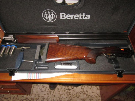 Pongo a la venta , escopeta superpuesta 682 X TRAP, con banda semialta,con 75cm de cañón y 5 polichok 00