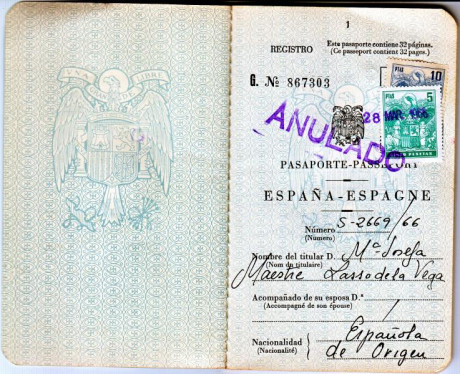  EN RECUERDO Y HOMENAJE A LOS QUE YA NO ESTÁN. 

Si pones en  GOOGLE    PASAPORTES EN LA MEMORIA   da 111