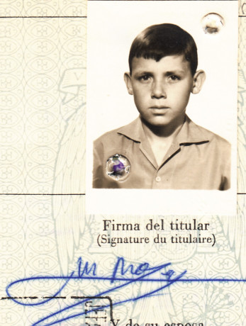  EN RECUERDO Y HOMENAJE A LOS QUE YA NO ESTÁN. 

Si pones en  GOOGLE    PASAPORTES EN LA MEMORIA   da 140