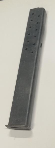 Cargador original fabricado en 1937 por las Industrias de Guerra de Cataluña para el subfusil Olot-Fontbernat 01